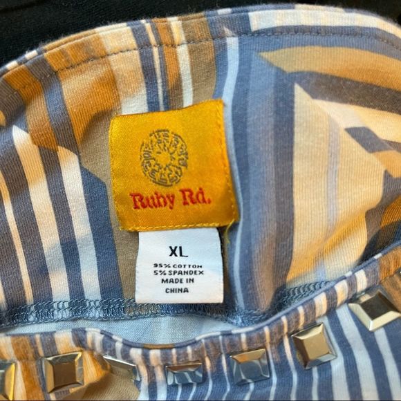 ✨Ruby Rd. NWOT 3/4 Sleeve Tan, Blue & White Blouse Chevon Stripe Studded Top ✨ - Picture 2 of 9